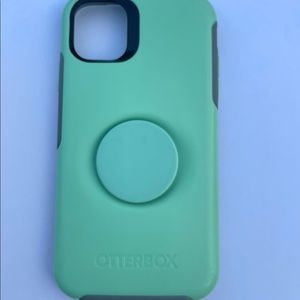 Otter box with pop socket